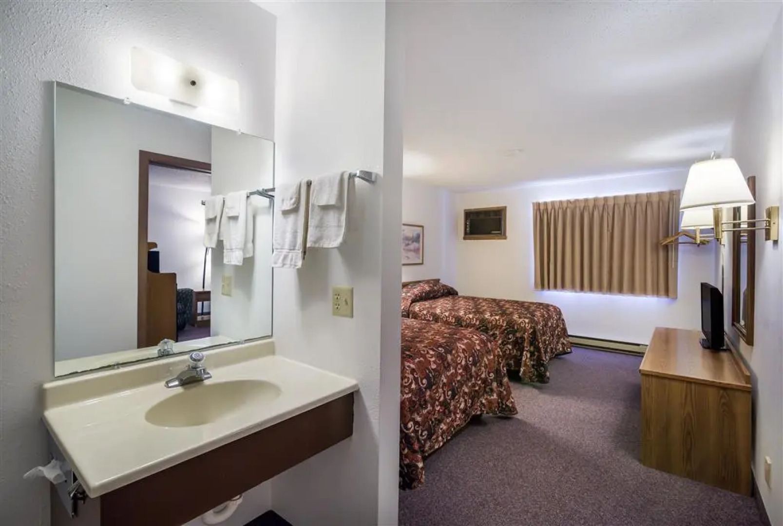 Rodeway Inn Gateway to Medora T-Roosevelt & Makoshika State Park