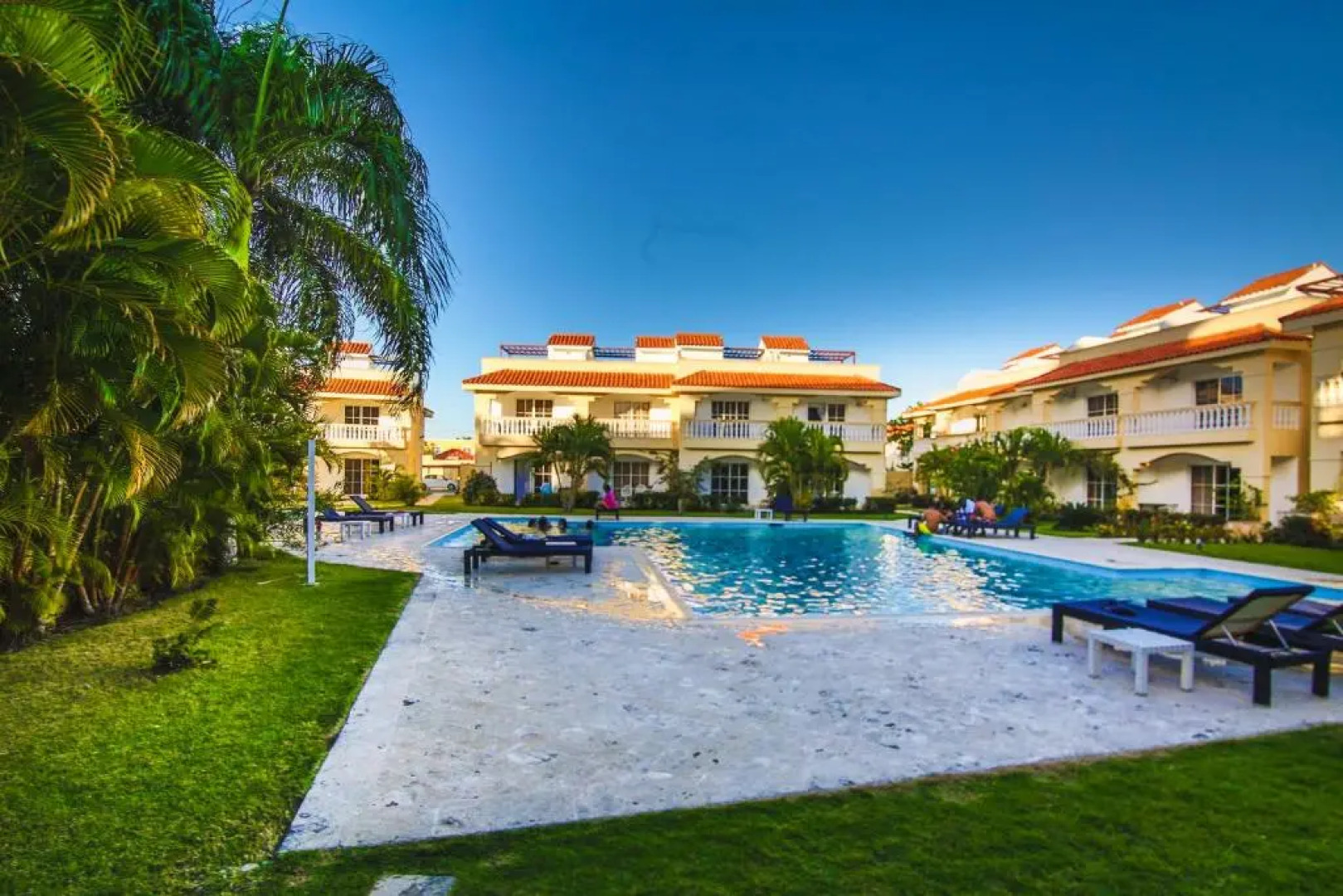 Las Palmeras By Graziano