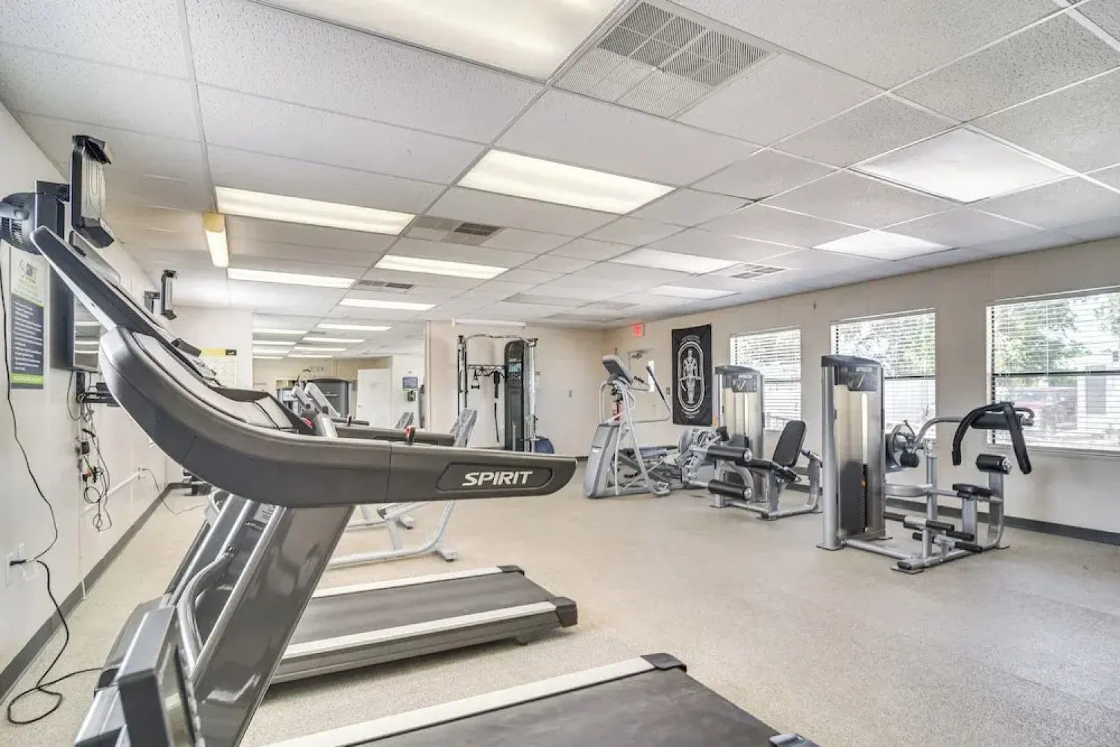 10 Mi to Beaches: Home w/ Pool Access in Largo!