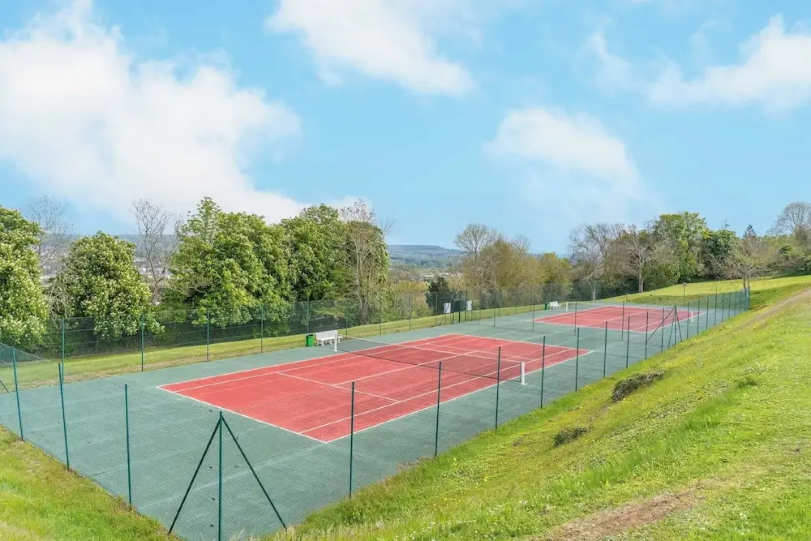 Luxury Haven With Pool, Tennis and Large Garden