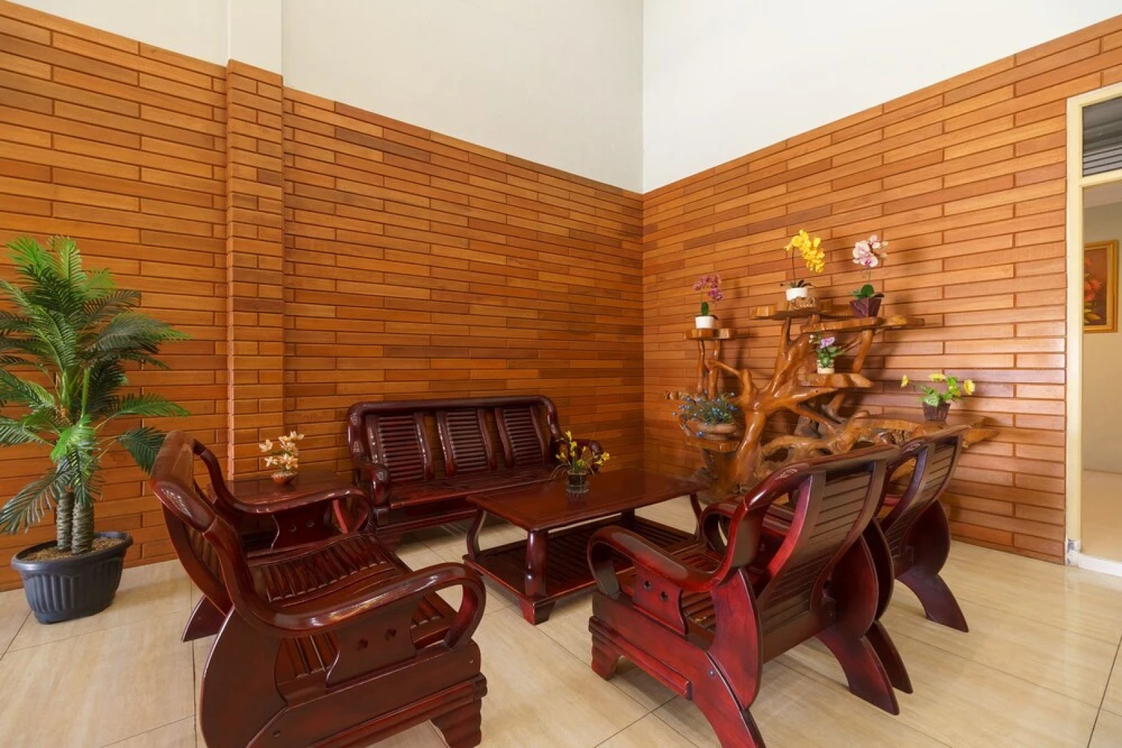 Montana Hotel Kuningan by RedDoorz