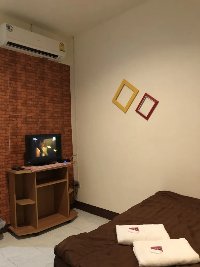 Sandee Place Chomthong