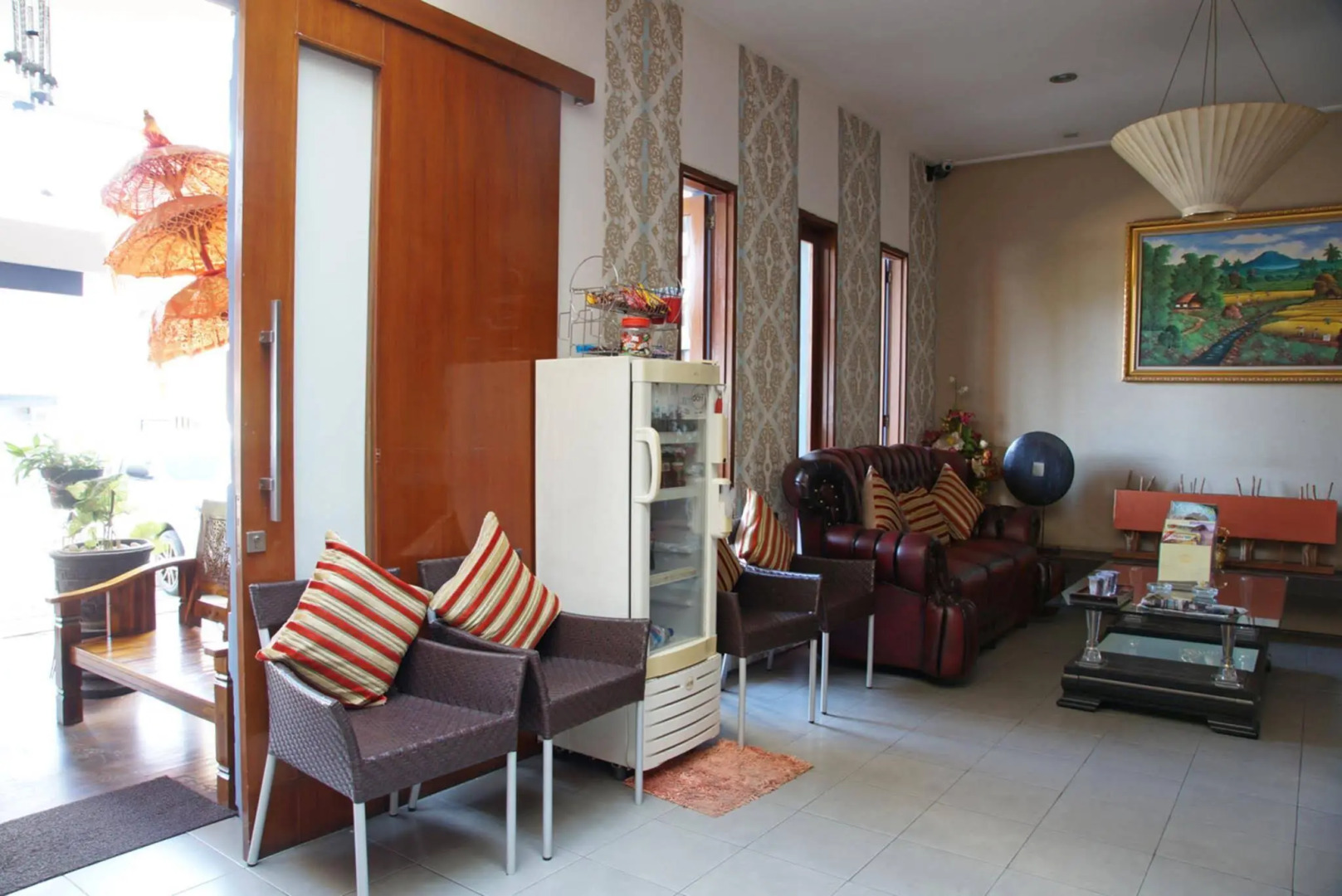 RedDoorz Near Ciputra World