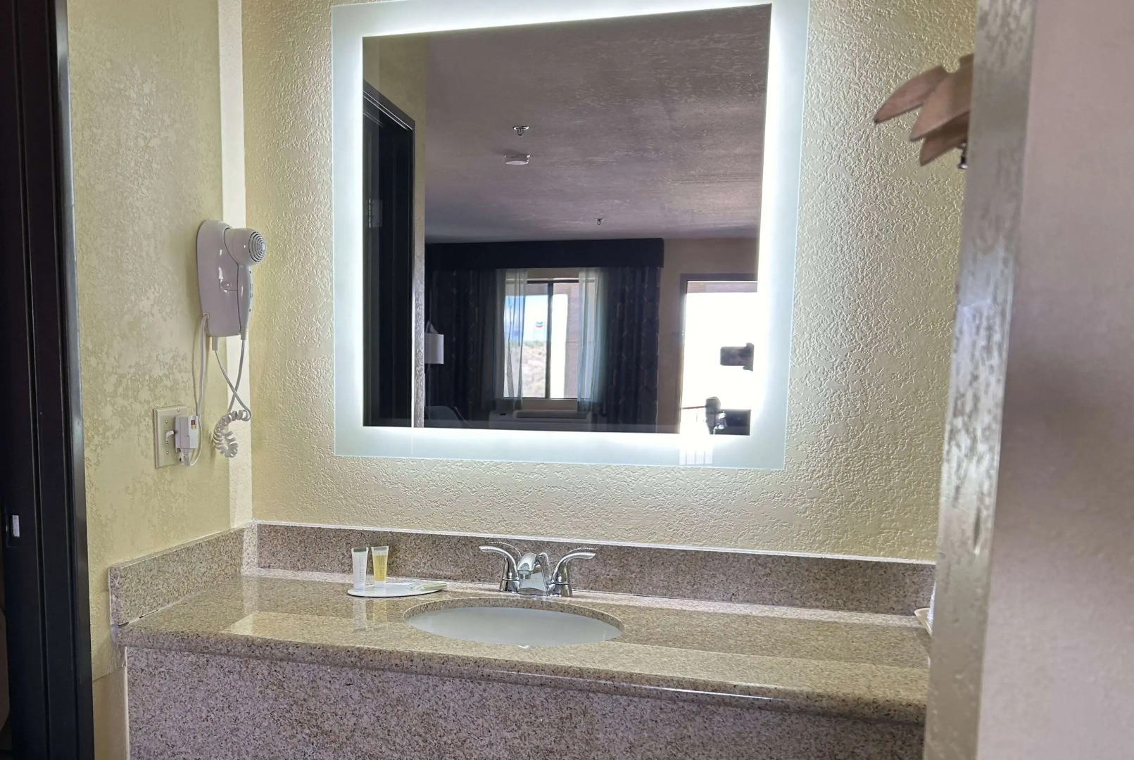 Days Inn by Wyndham Holbrook