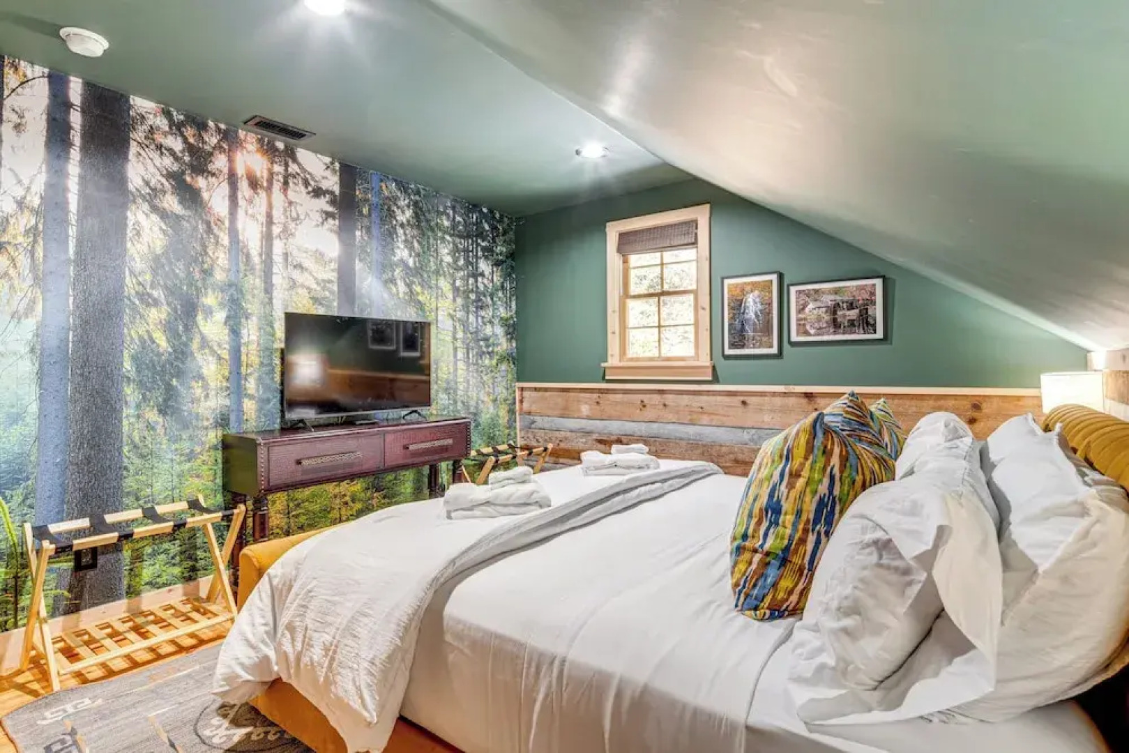 Hot Tub, Fire Pit & Creek Access: Whittier Cabin!