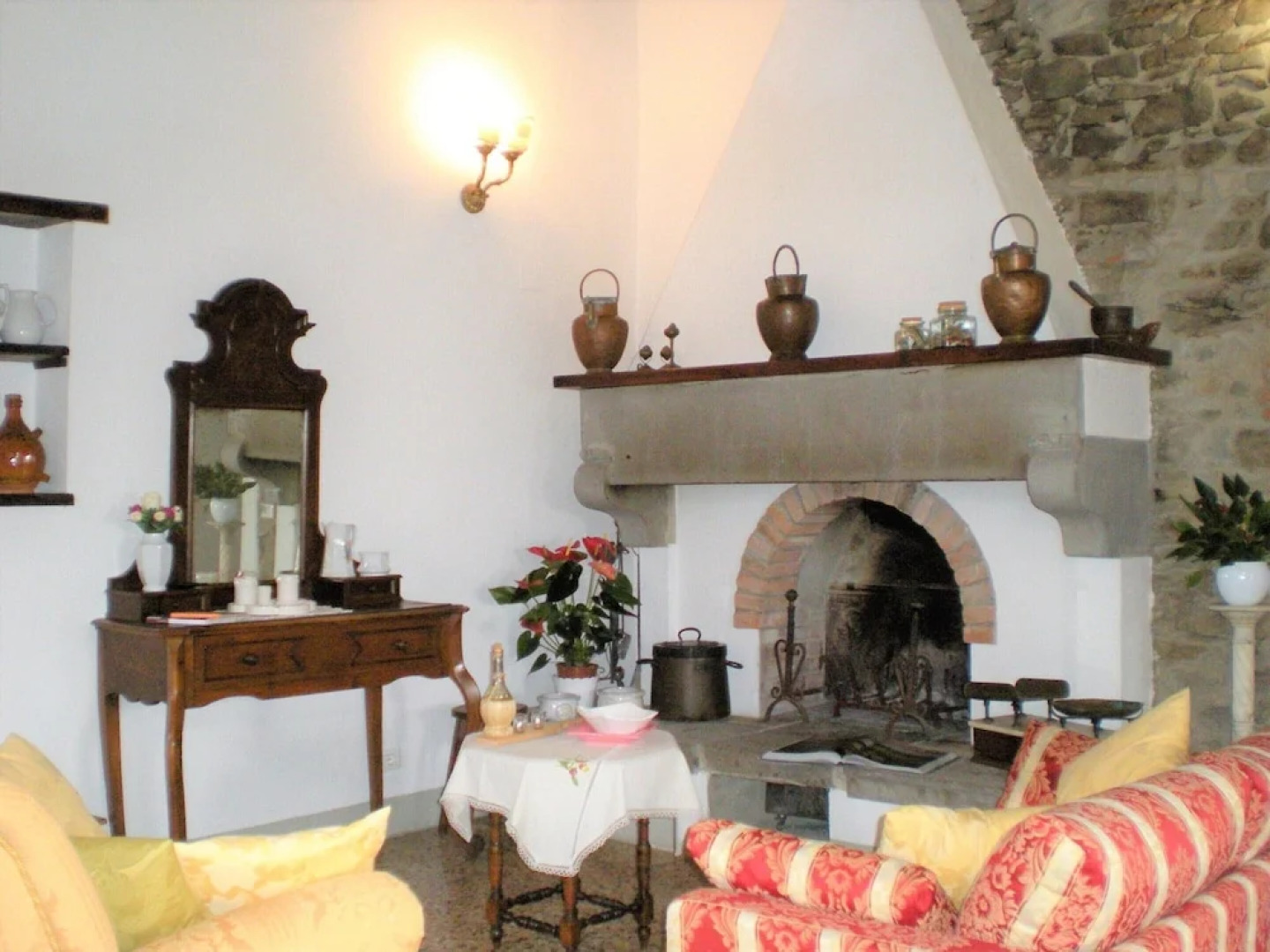 Farmhouse in Cortona With Pool