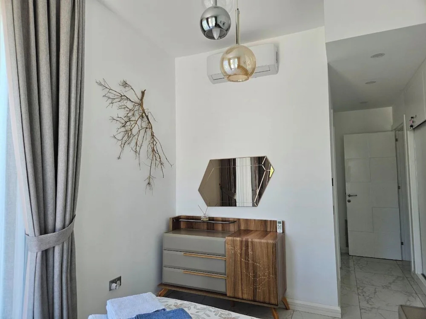 Serene Three-bedroom Retreat in Unforgettable Setting