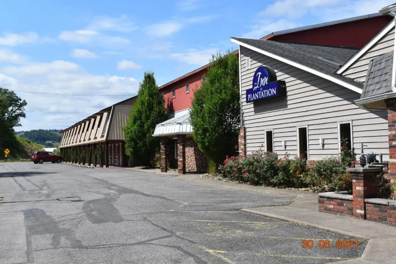 Plantation Inn & Suites