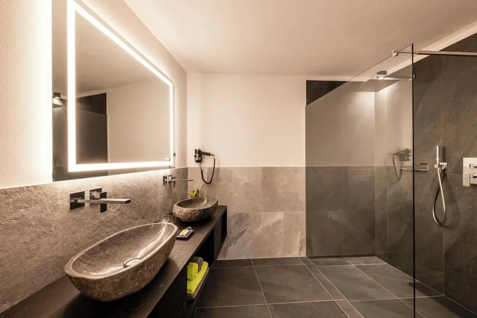 Aois 4 Elements suits