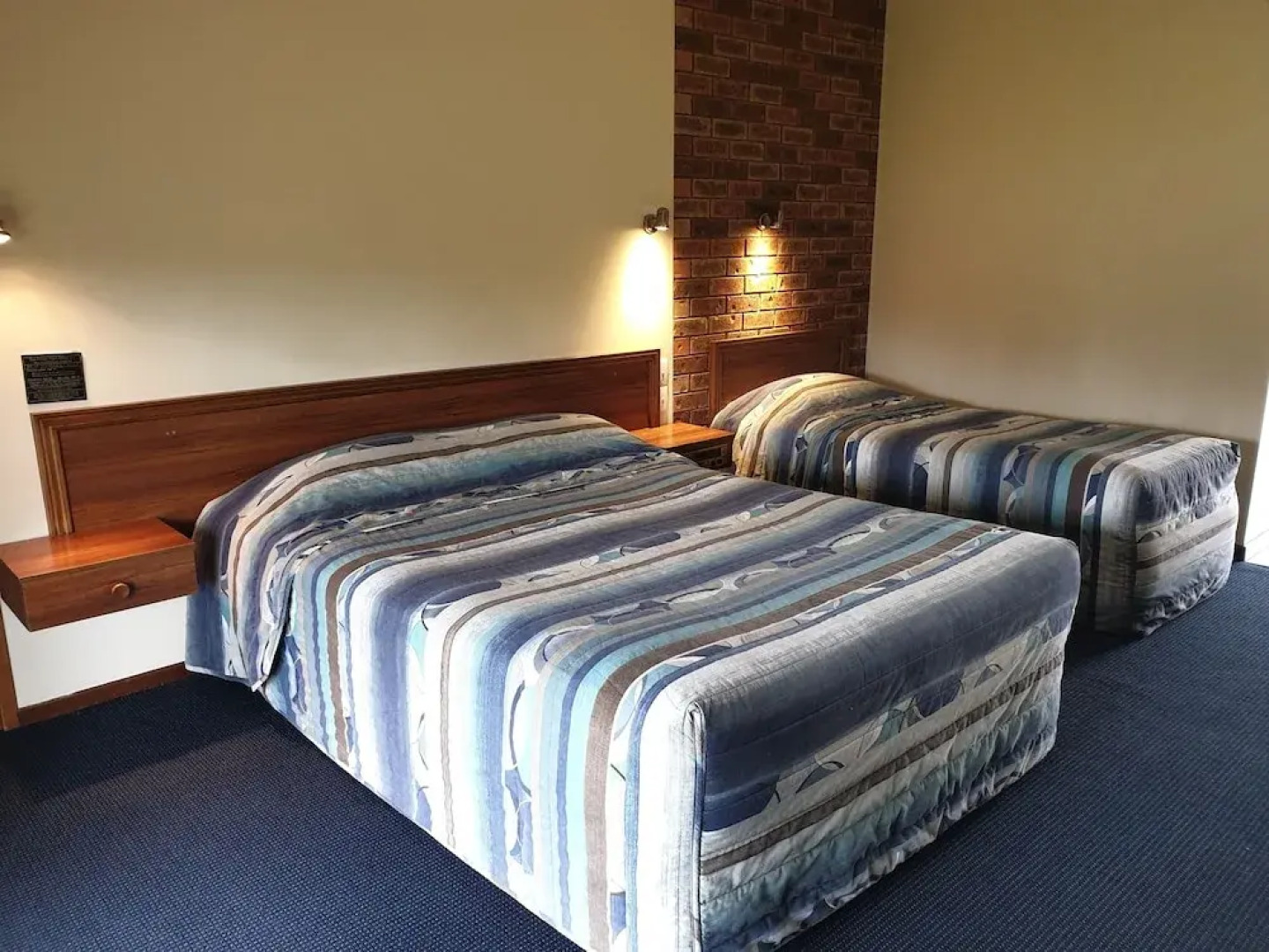 Finley Palm Motor Inn