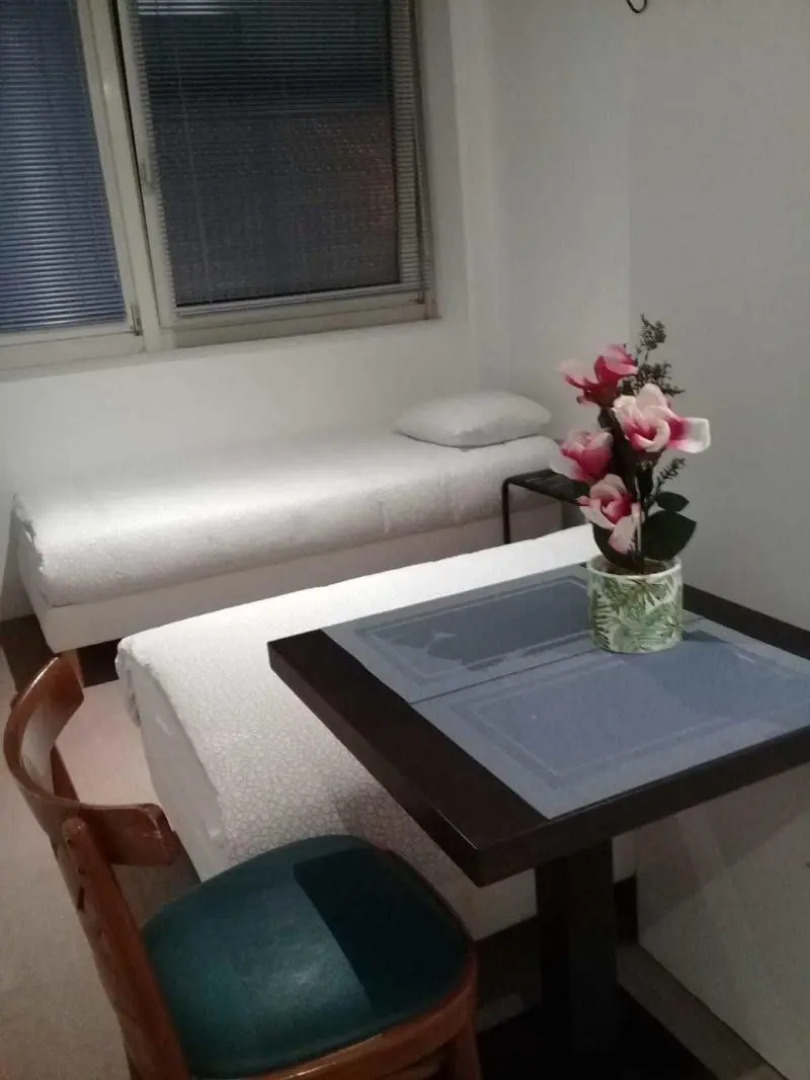 Apparthotel Area, Studios avec Salles de bains et kitchenettes privatives et Chambres avec cuisine et salle de bains communes