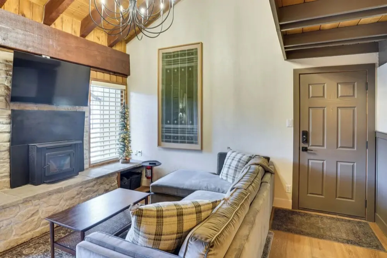 Mountain-view Condo in Brian Head w/ Private Sauna