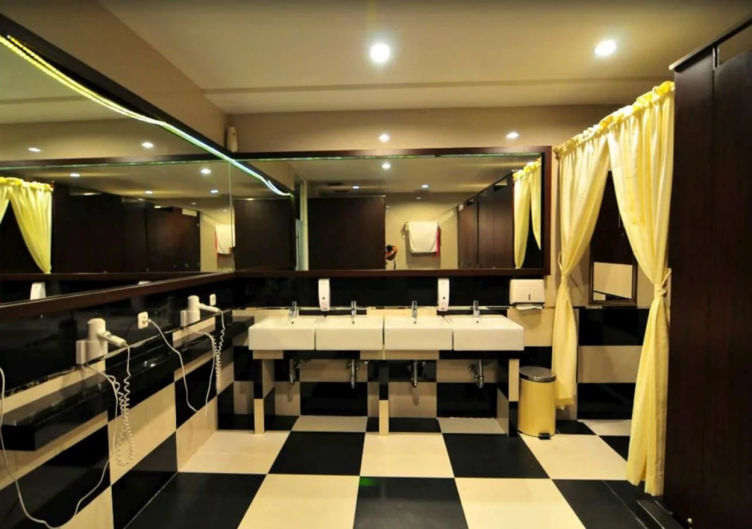 Capsule Hostel Old Batavia