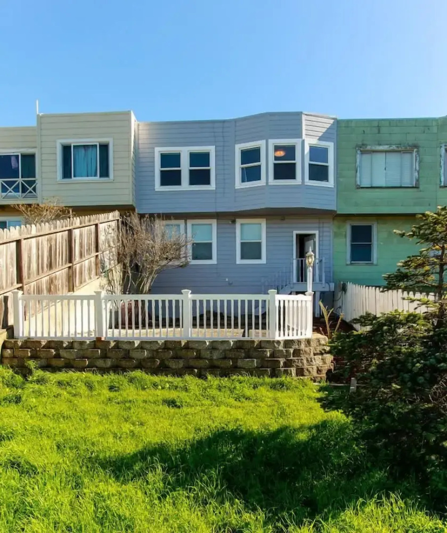 Stylish 2BR Sunset House W Parking by RedAwning