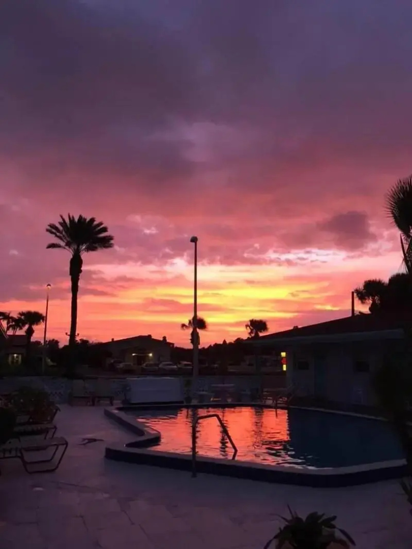 Sun Island Motel