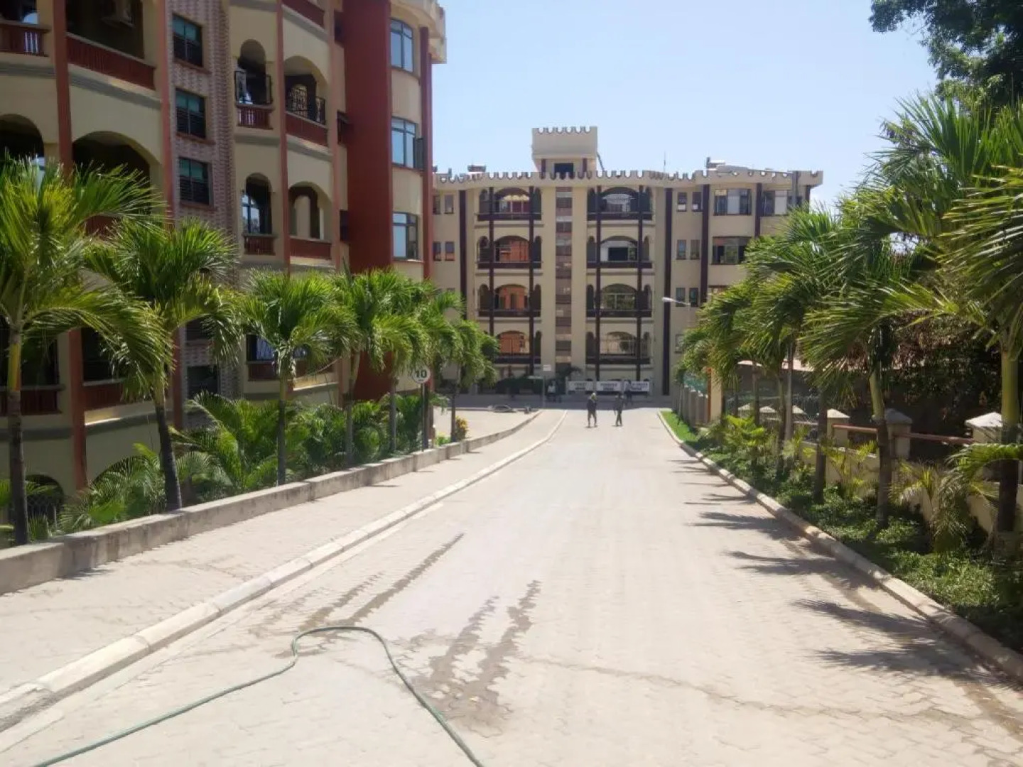 Sunset Apartments S6