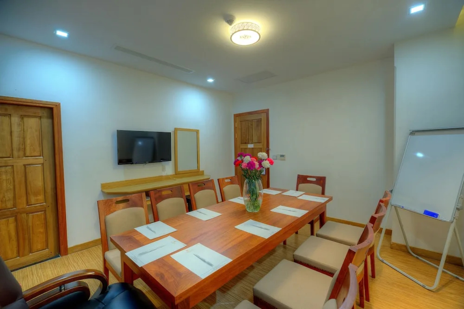 Orussey One Hotel & Apartment