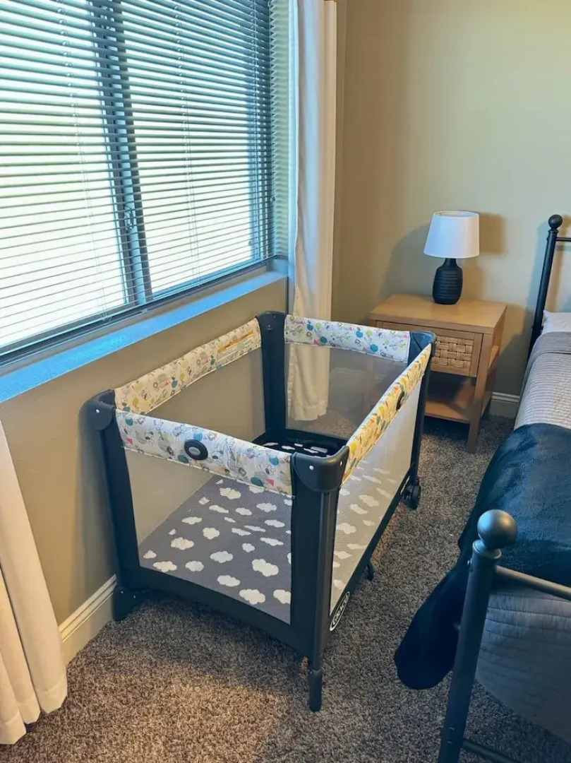 West Des Moines- Garage Gym Pool Jordan Creek