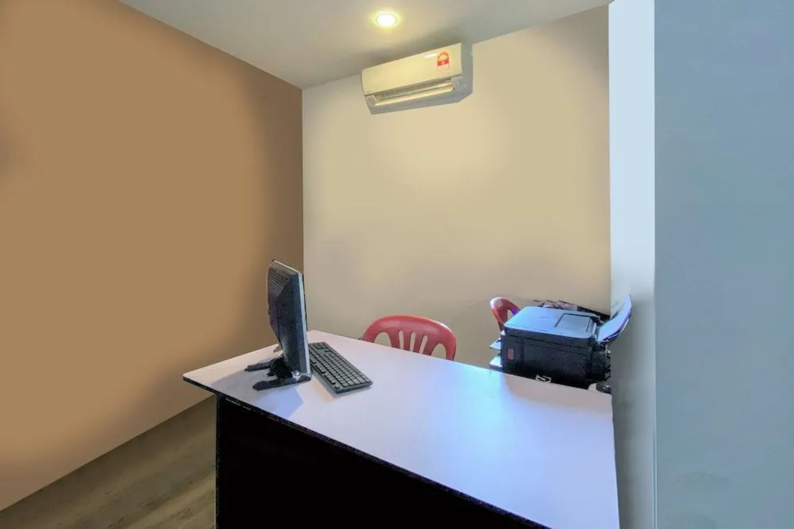 Spot On 90123 Rainbow Guest House