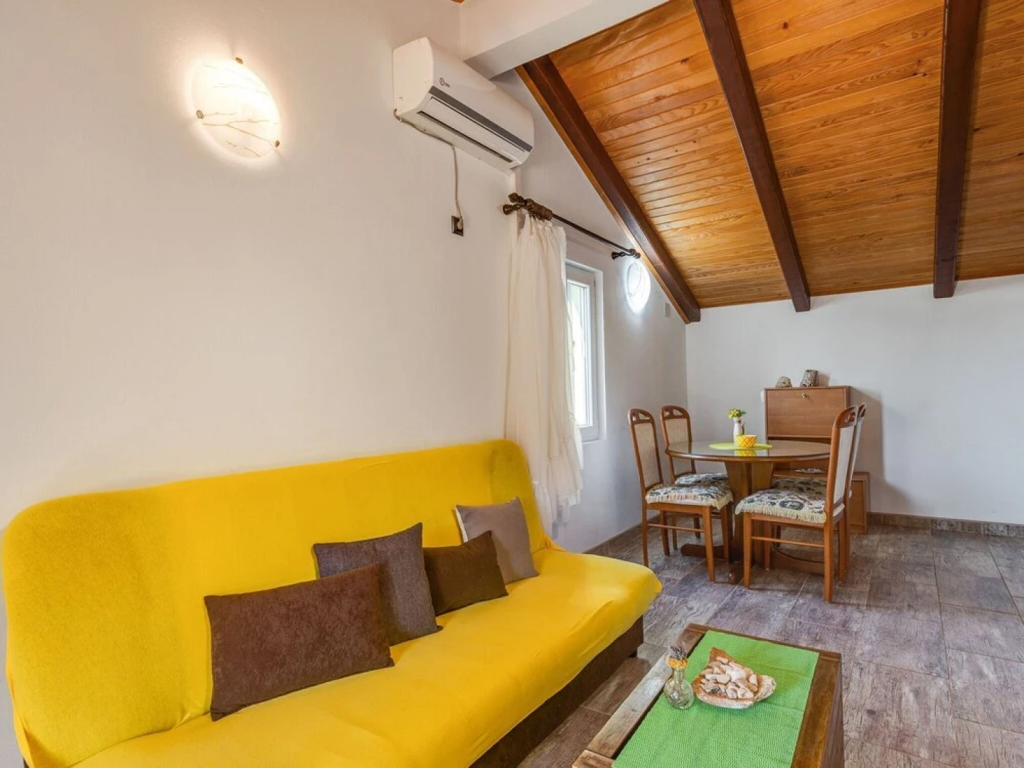 Rustic Cottage in Silba With Garden