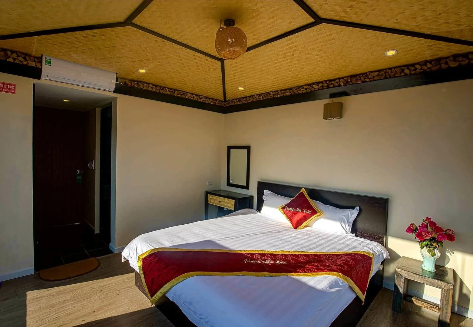 Phuong Nam Mountain View Hotel