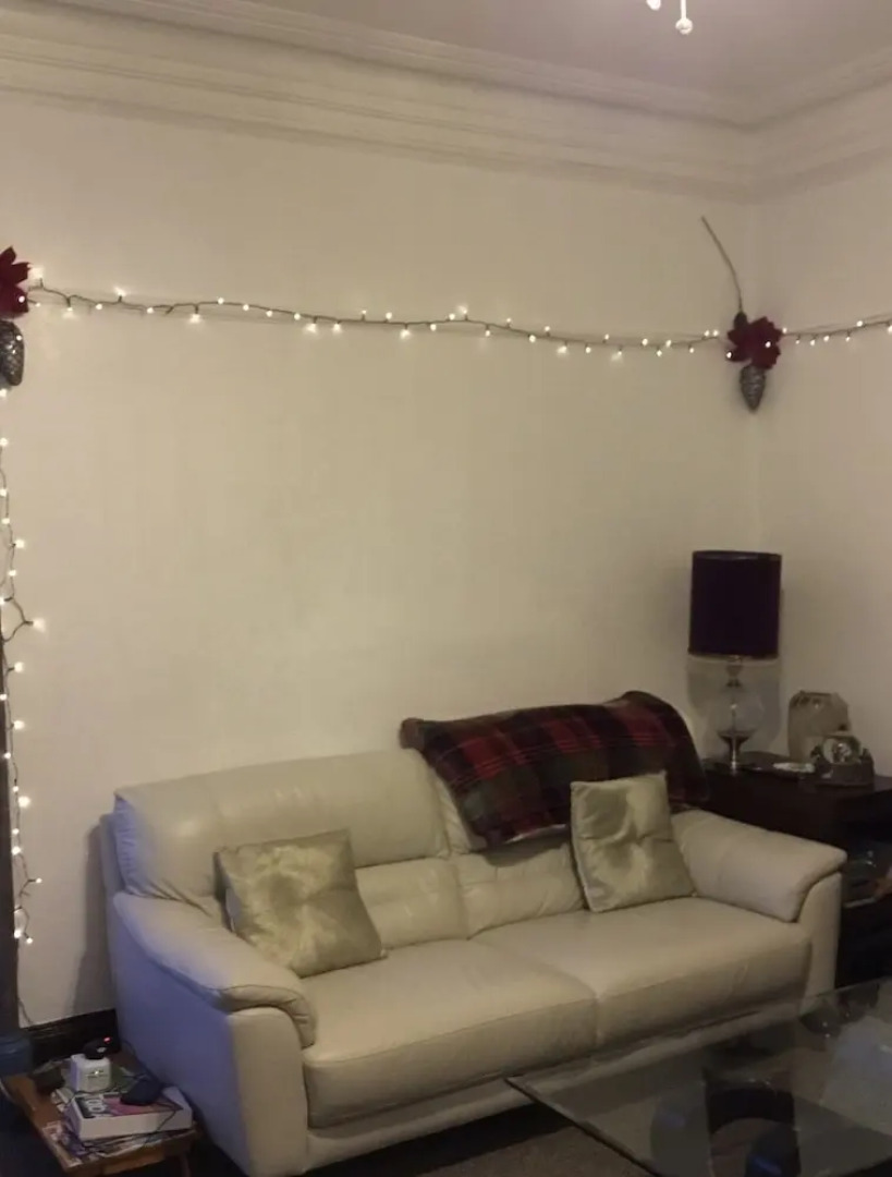 Two Bedroom Victorian Flat in the Centre of Port Glasgow Close to all Amenities