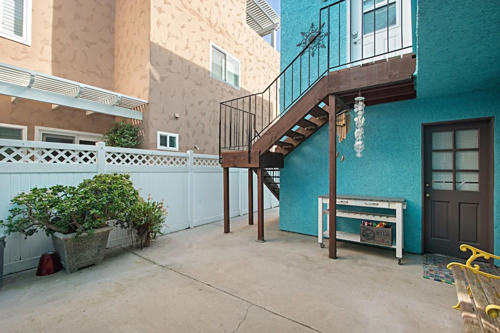 Huntington Beach Studio Blocks to the Beach and Downtown apts
