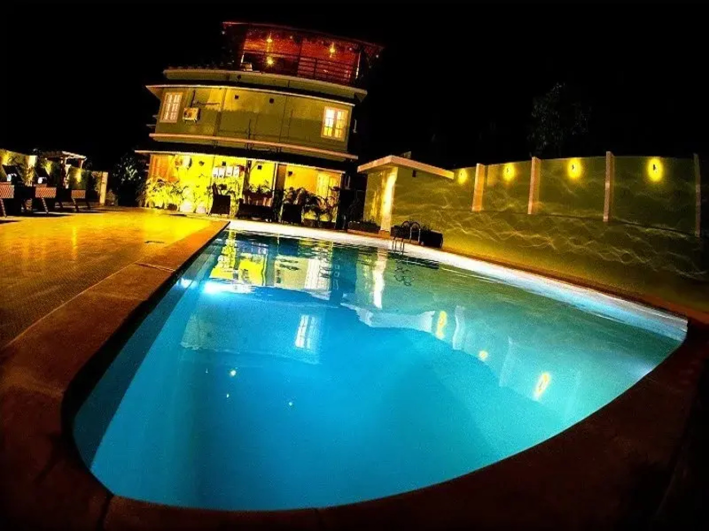 Girassol Serviced Villa