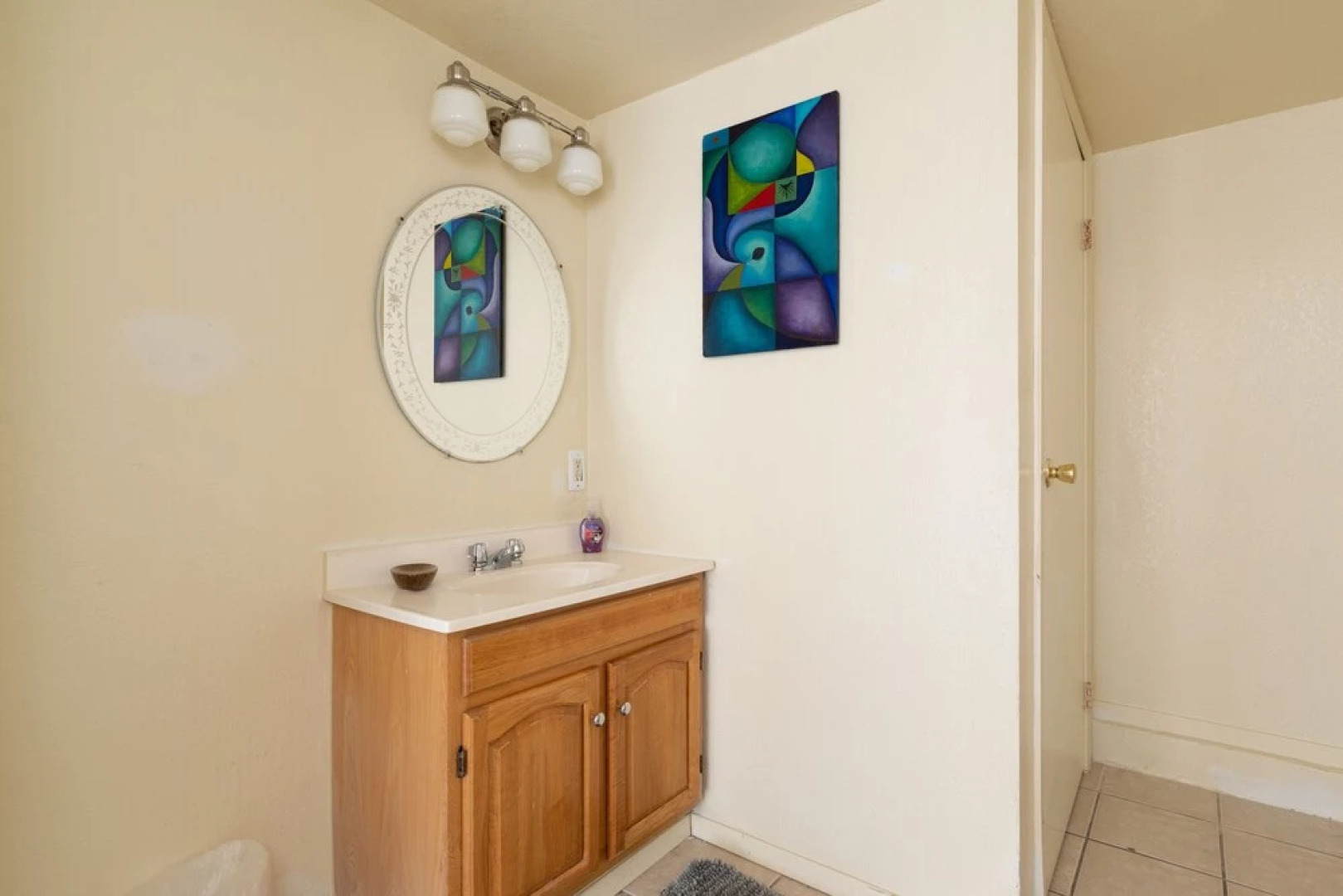 Bright & Spacious One Bedroom Apartment