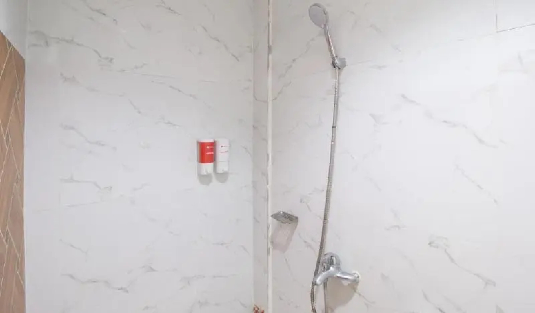 RedDoorz Plus near Tacloban Astrodome