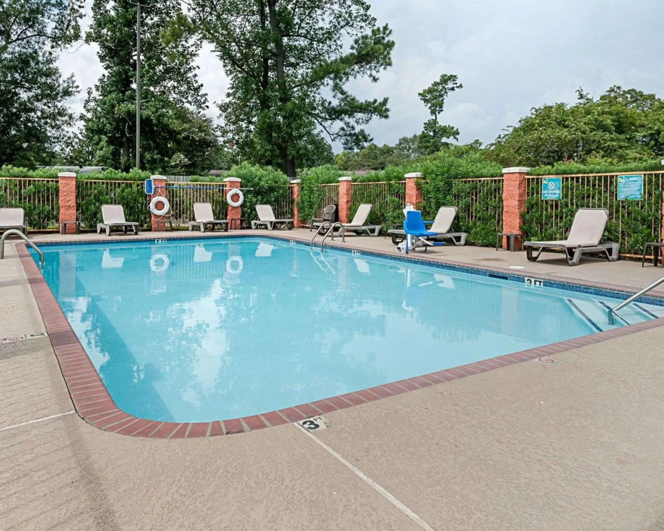 Quality Suites Sulphur