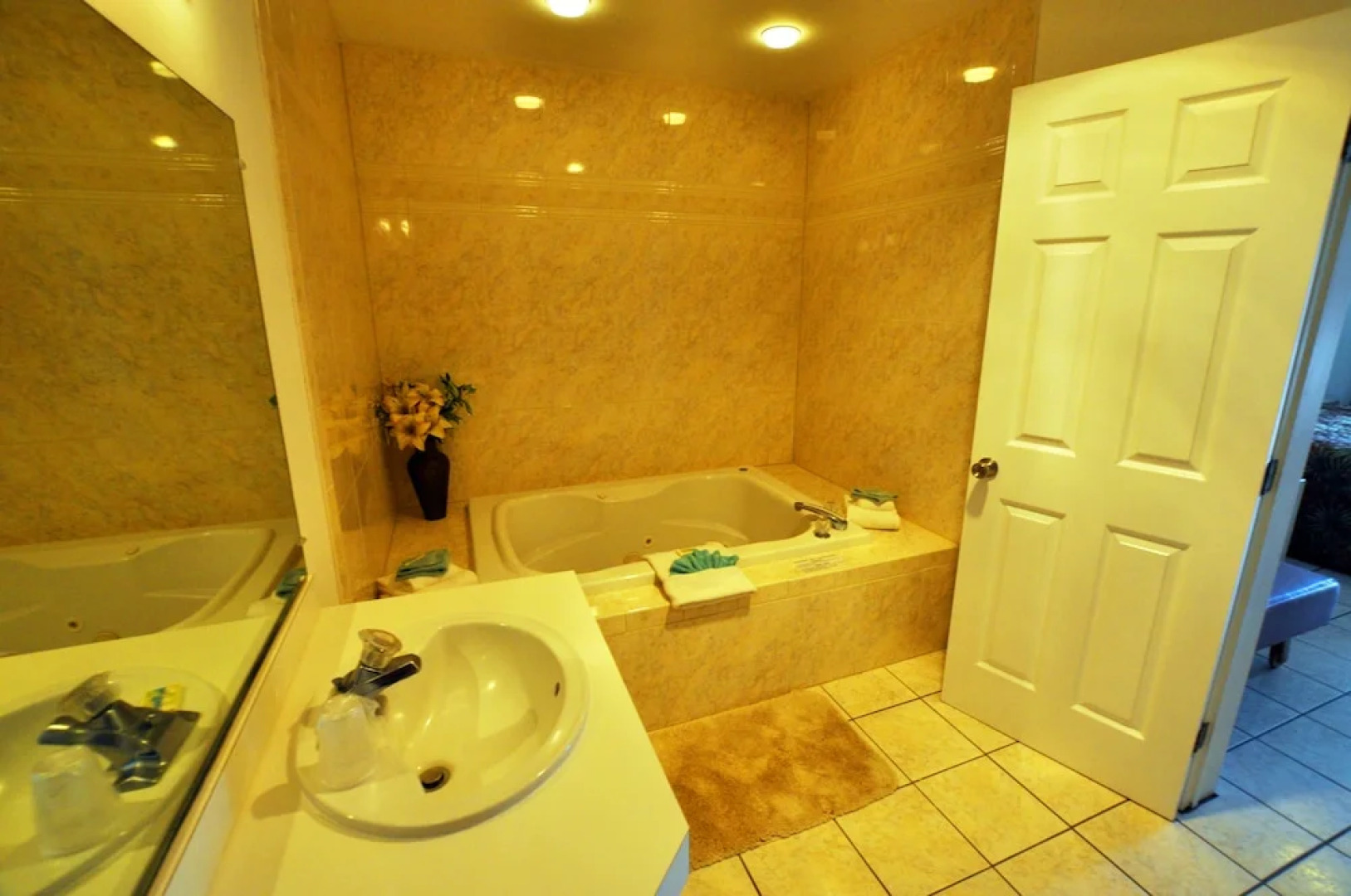 Riviera Resorts & Suites