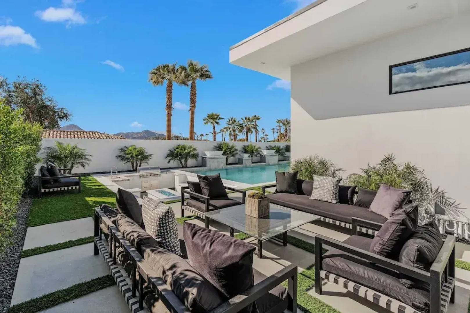 Sleeps 31 2 Luxury Villas w/ Pool + Spa, Putting Green Bravo by Avantstay