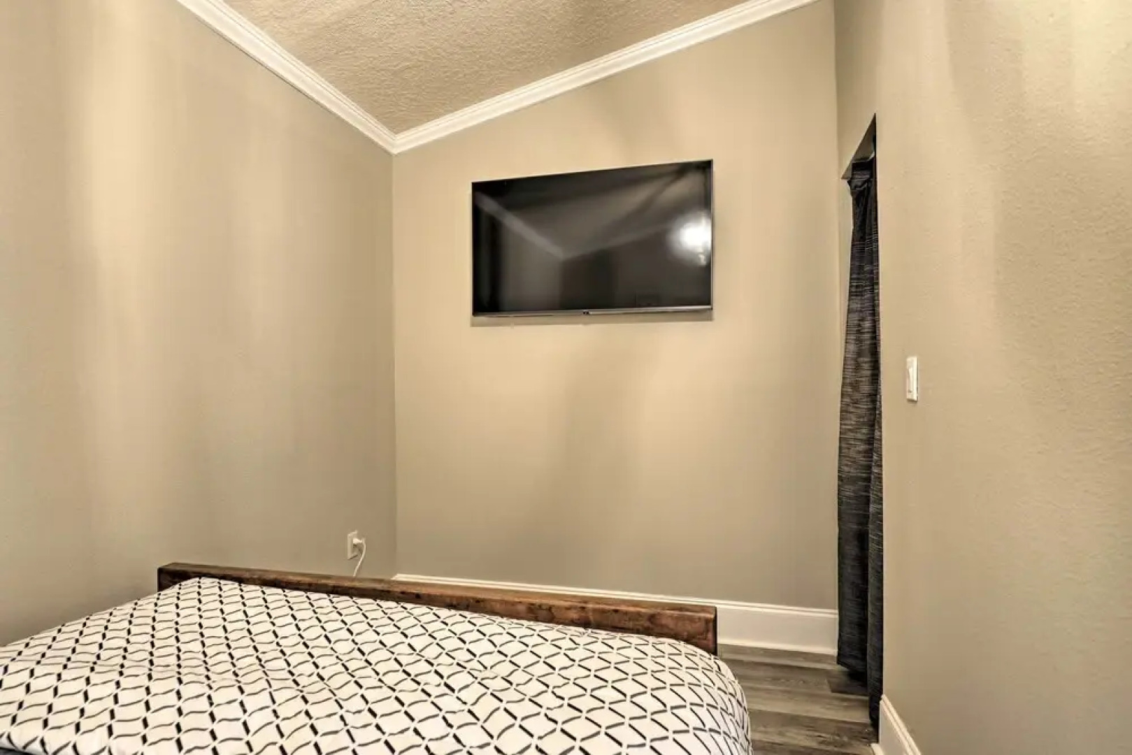 Charming Port Richey Retreat w/ Shared Dock