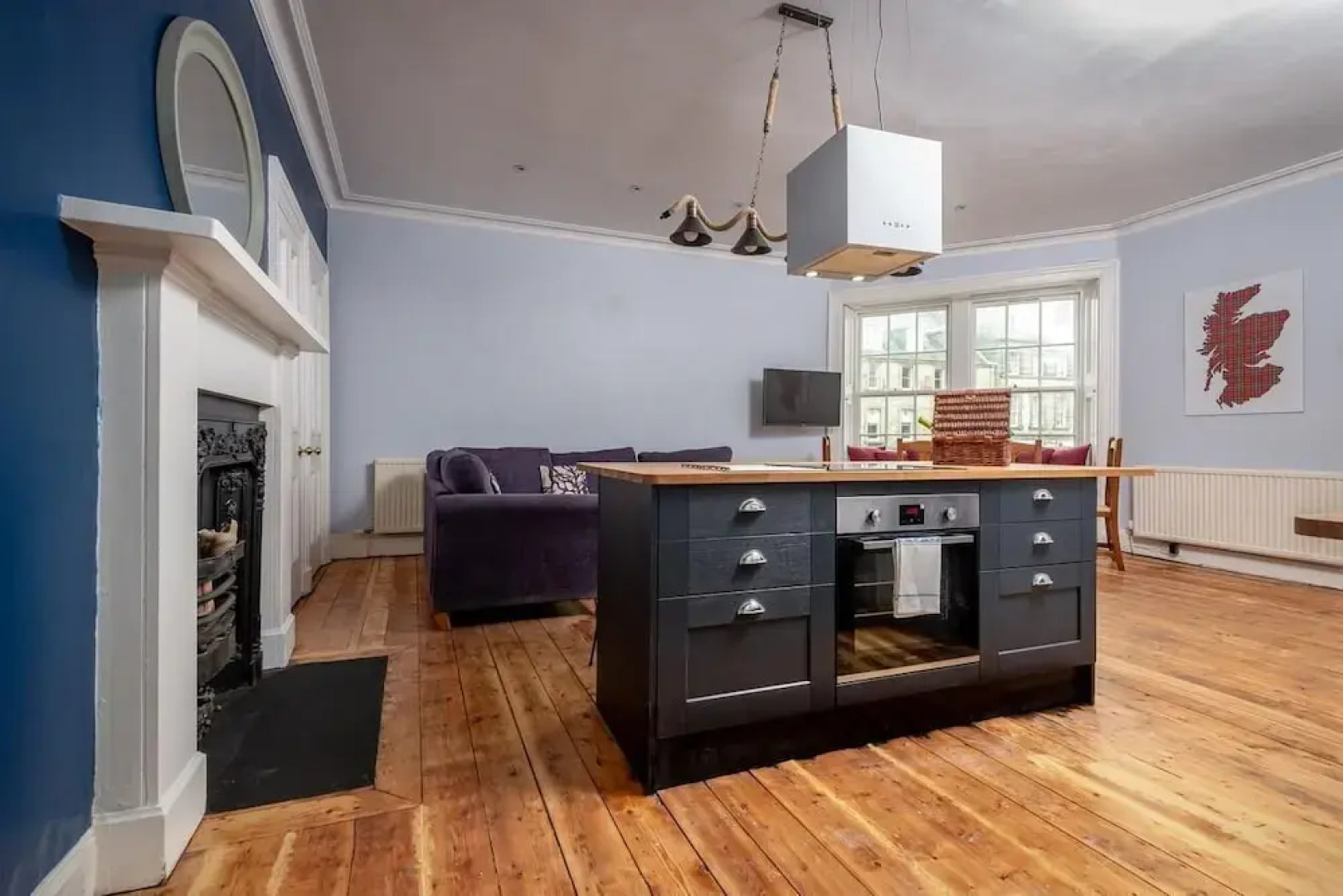 Market Street Apartment Sleeps 6