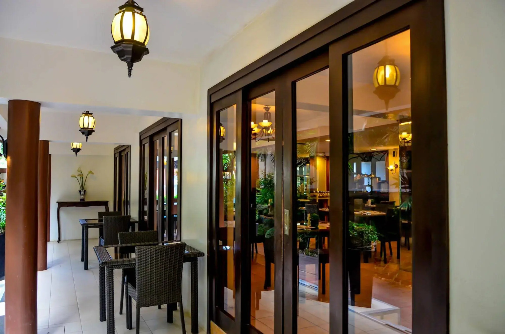 White House Beach Resort