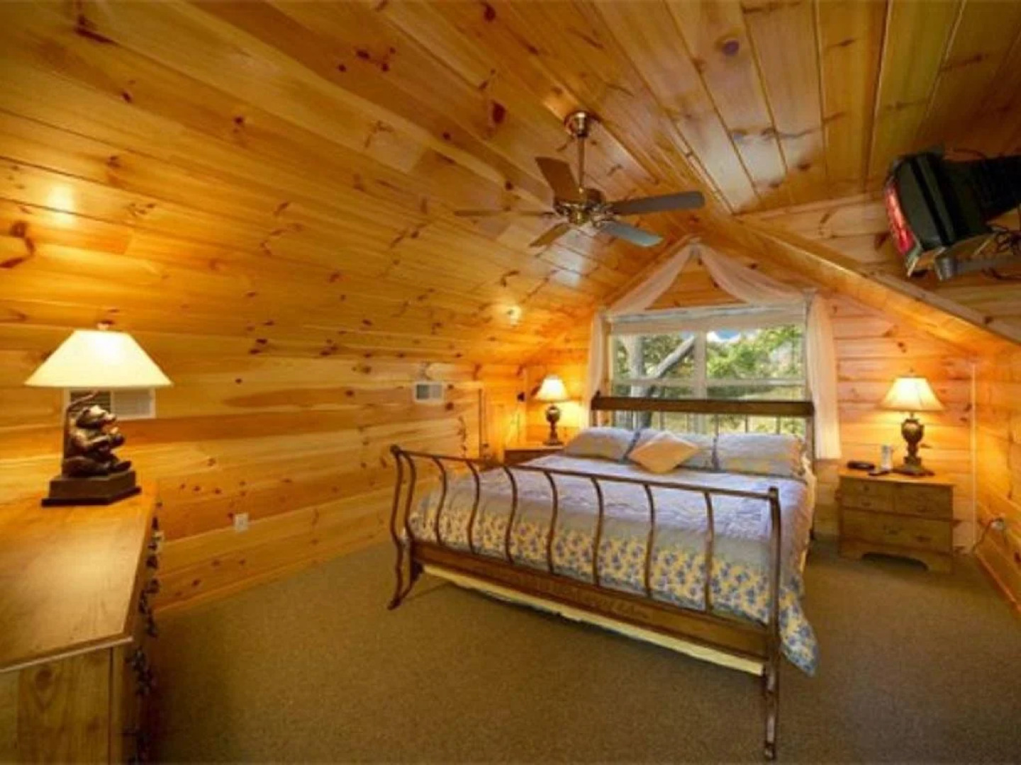 A Slice of Heaven 2 Br cabin by RedAwning