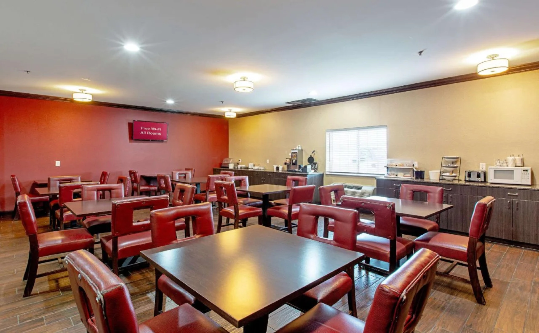 Red Roof Inn & Suites Omaha - Council Bluffs