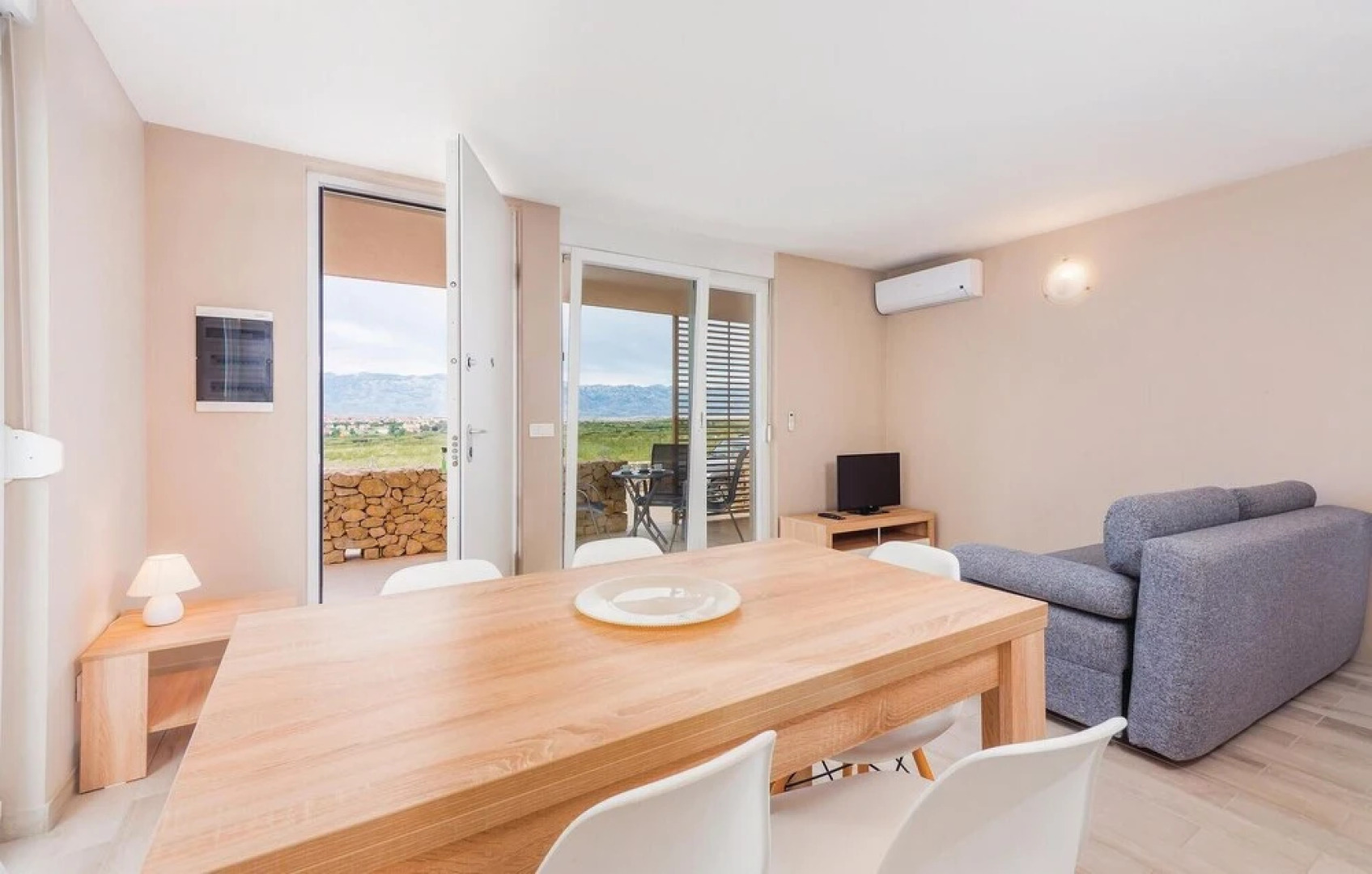 Nice Home in Povljana With Wifi and 2 Bedrooms