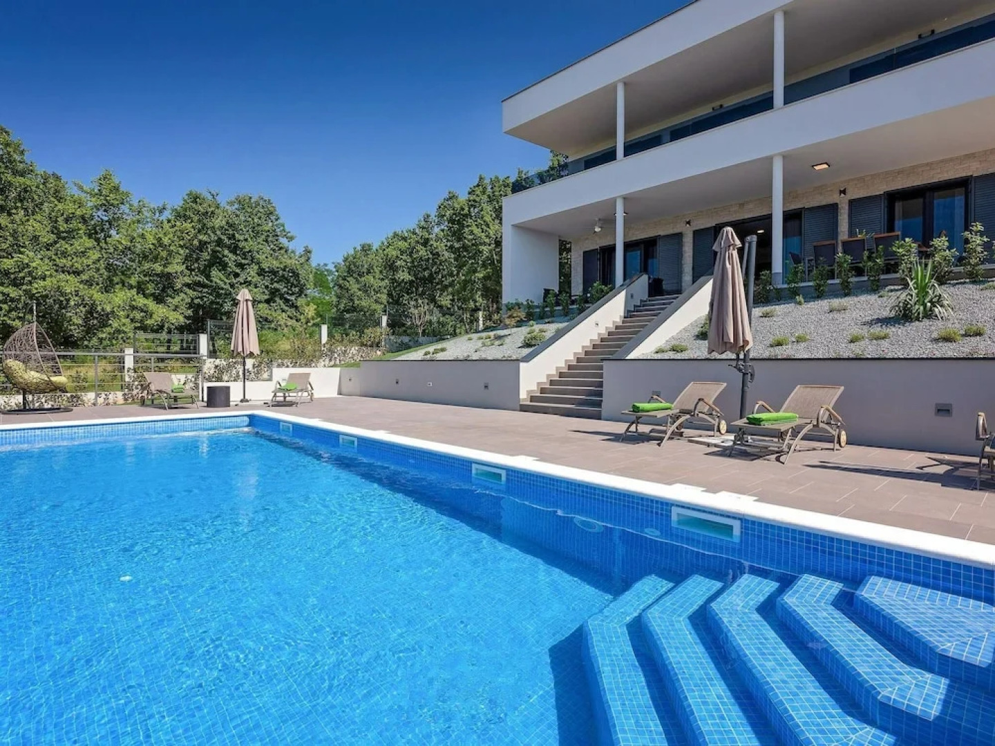 Villa With Swimming Pool, Play Area, Volleyball Court, Table Football, 8 km From Labin