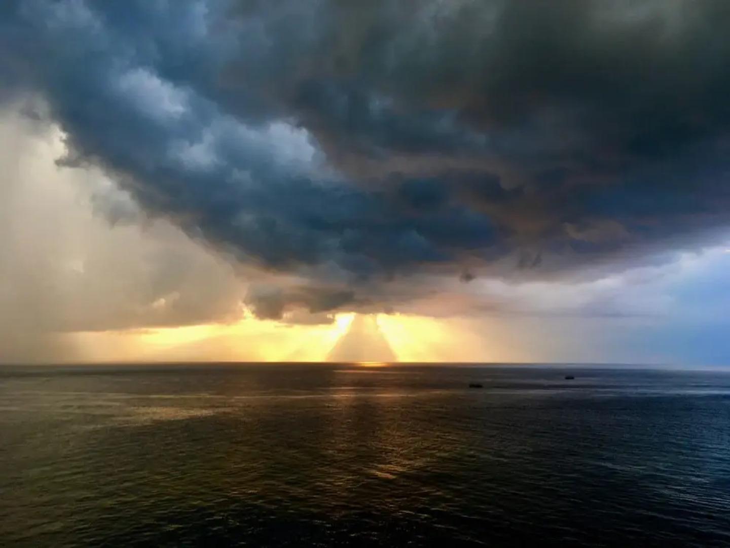 Oasis Hotel-Pods - Adults Only