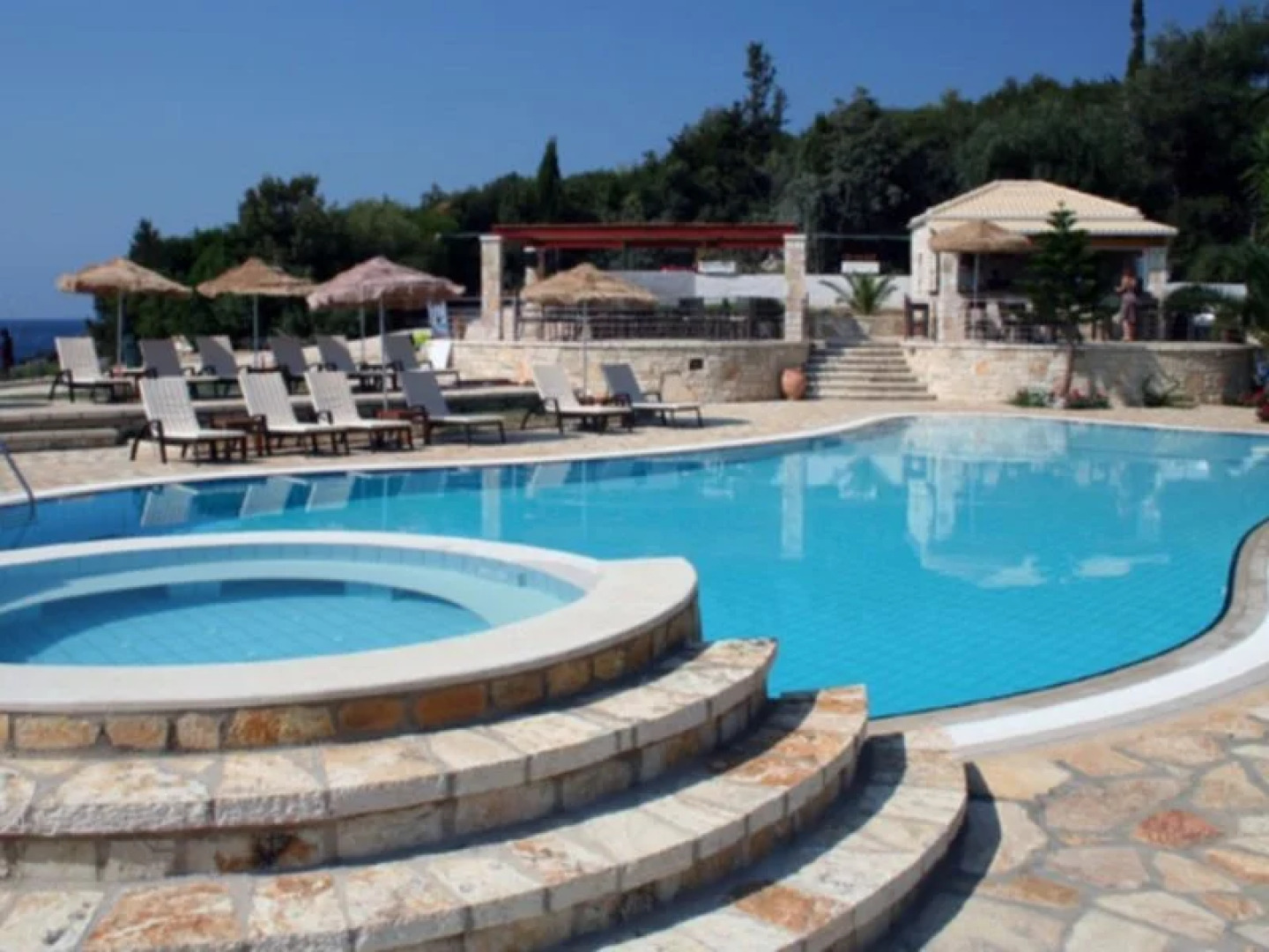 Отель Mikros Paradisos