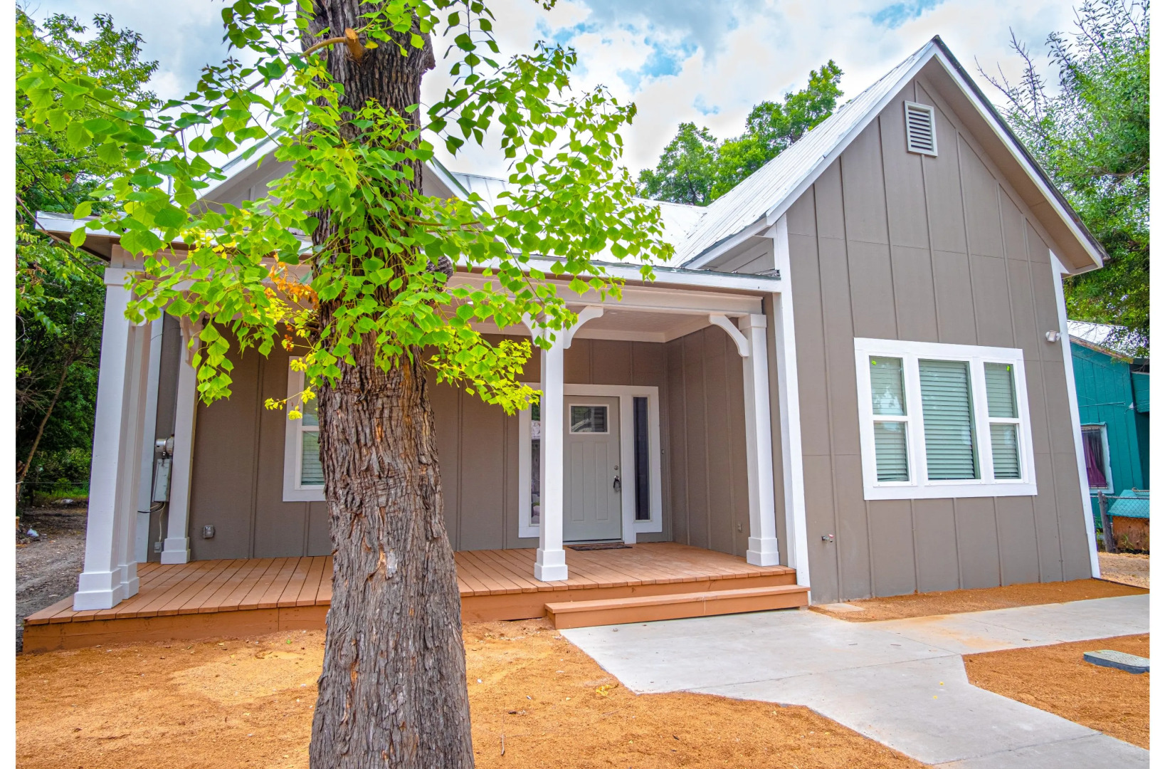 Brand New Remodeled 3BR/2BA House Near Downtown