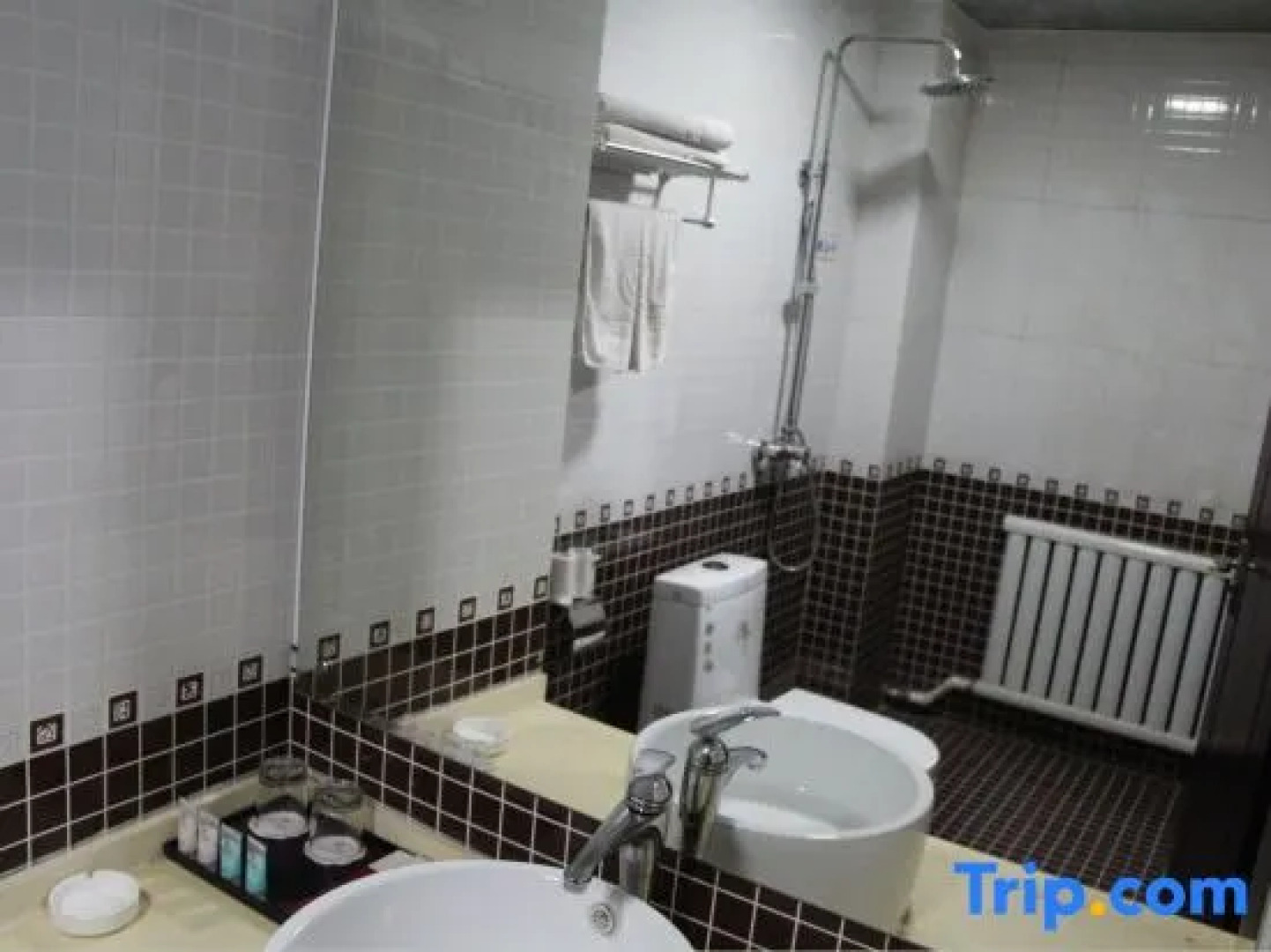 Luntai Tianbai Hotel