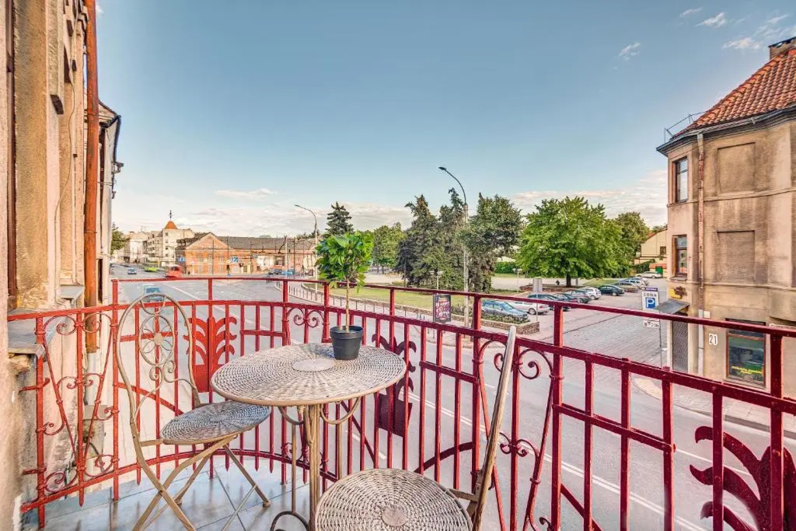 3 Bedrooms flat with parking and breakfast