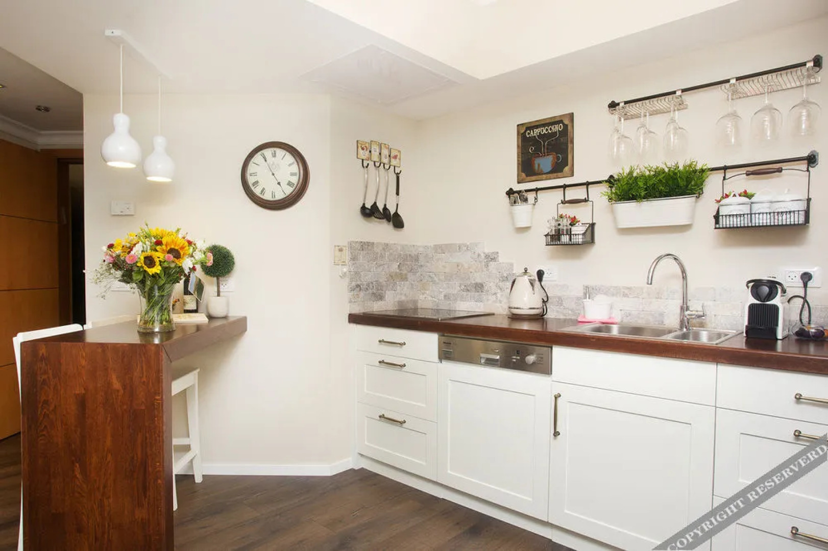 Lili's Place Apartments in The Marina