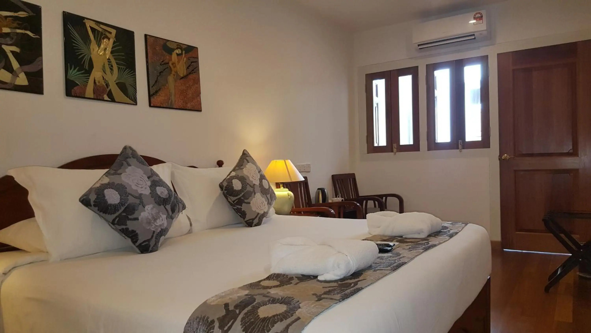 Heeren Straits Hotel