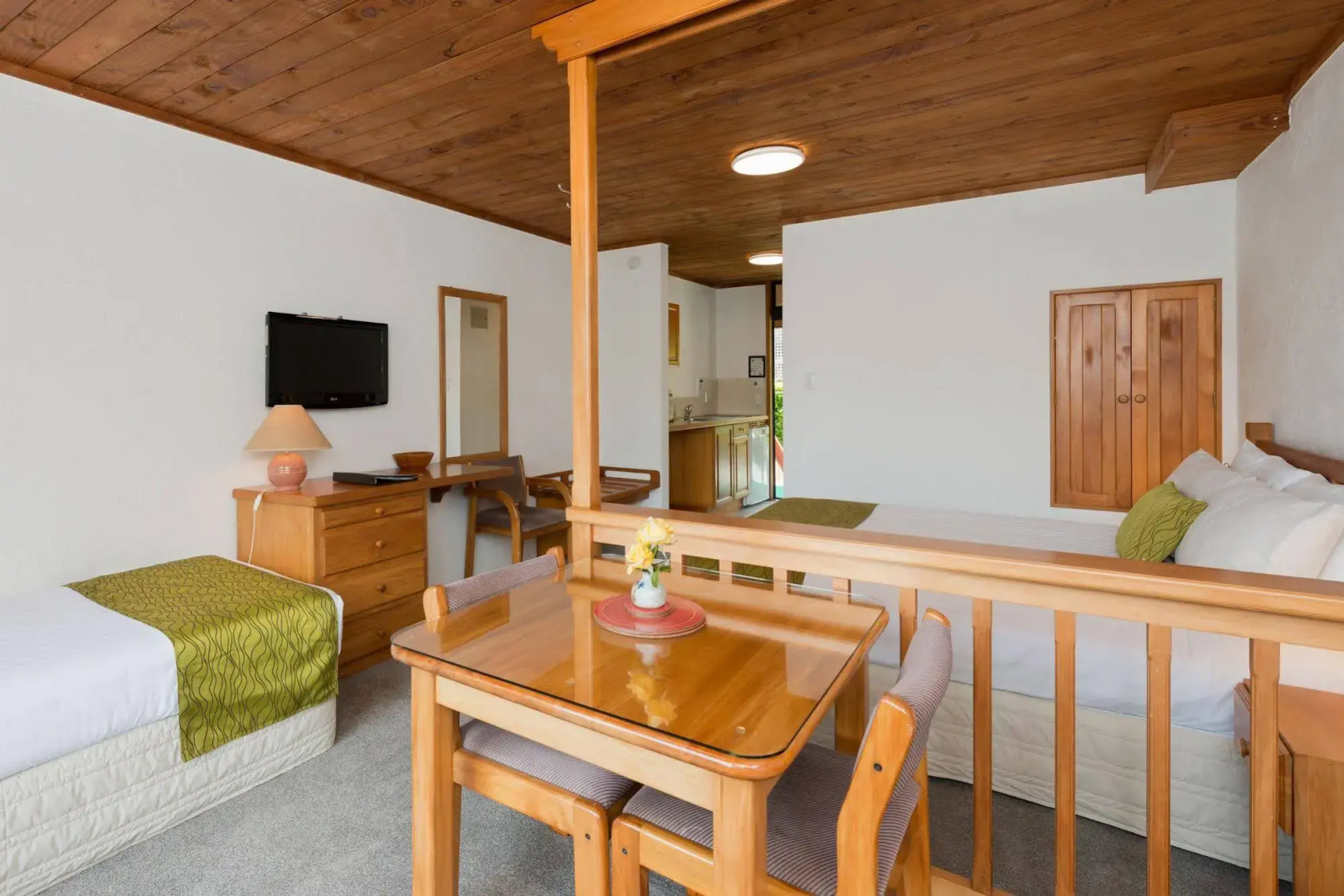 Swiss Chalet Lodge Motel
