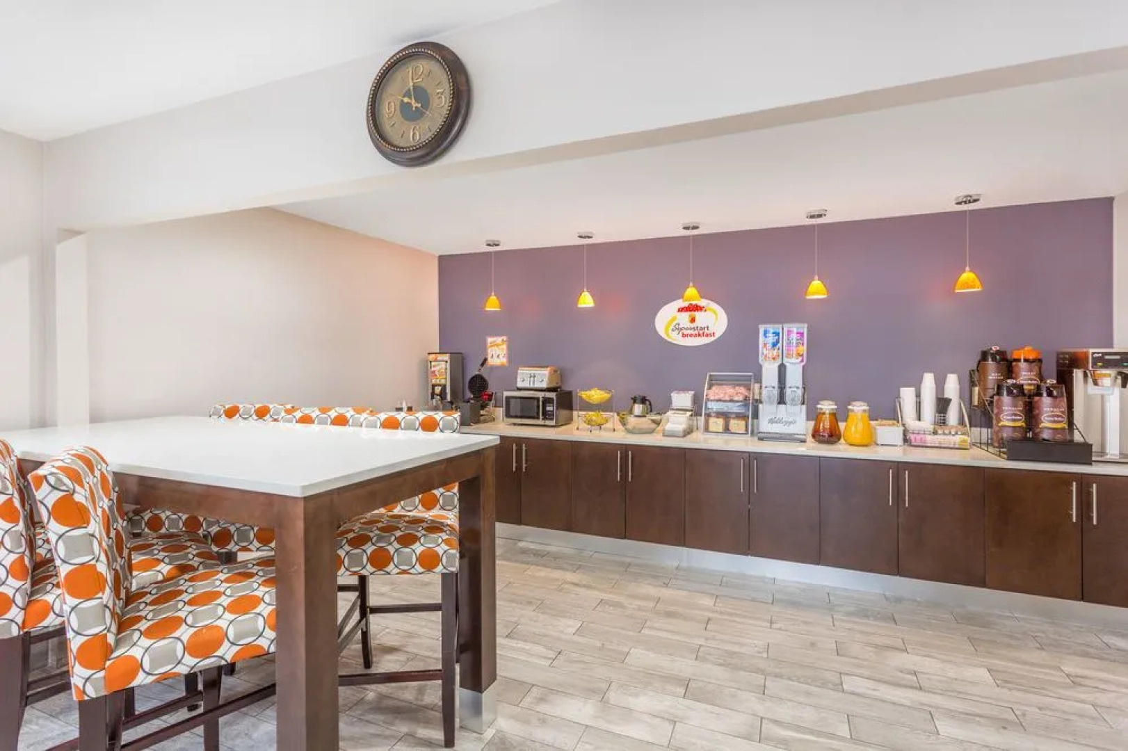 Super 8 - Locust Grove