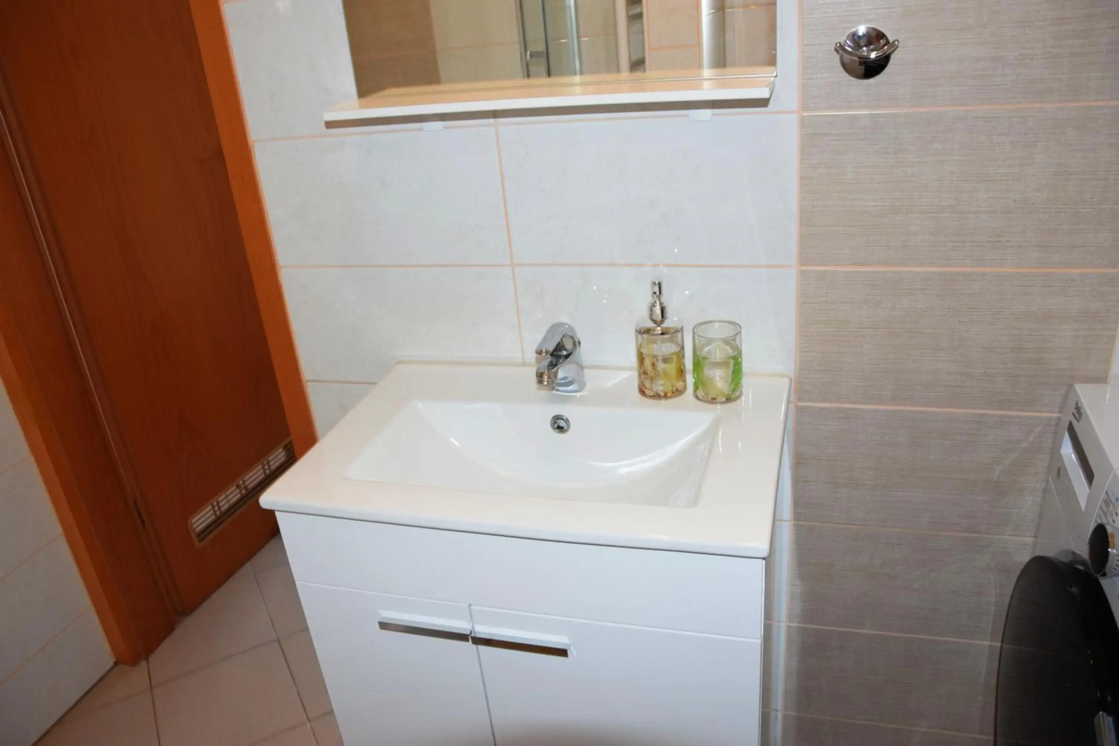 COMFY and BRIGHT Apartment